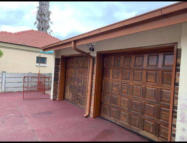 4 BEDROOM HOUSE FOR SALE IN PENINA PARK